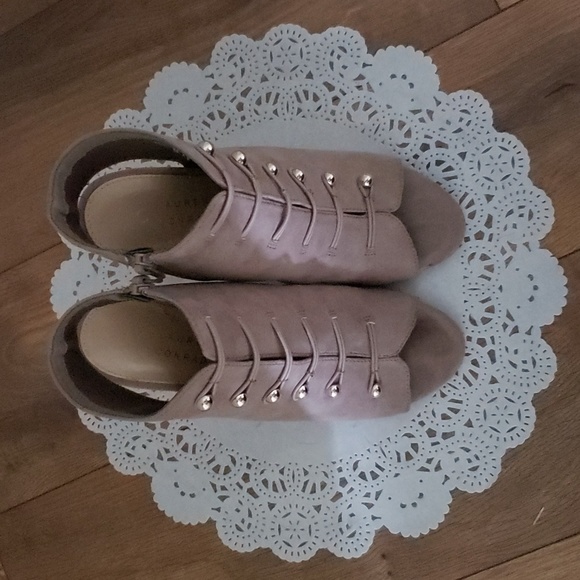 LC Lauren Conrad Size 7.5 Heels - Picture 4 of 6